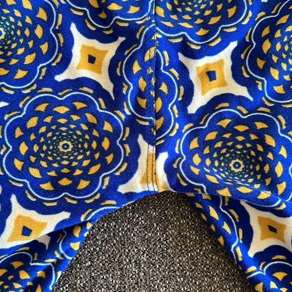 LuLaRoe geometric print leggings OS. - Picture 5 of 7